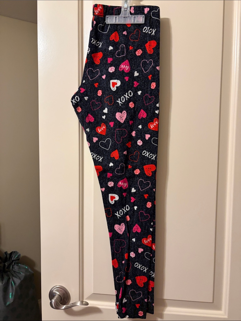 Women’s Black Heart Print Leggings - Pink & Red Hearts